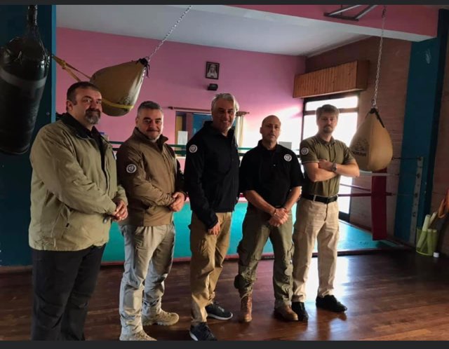 Luca Zama con ufficiali militari Luca Zama insieme a ufficiali militari